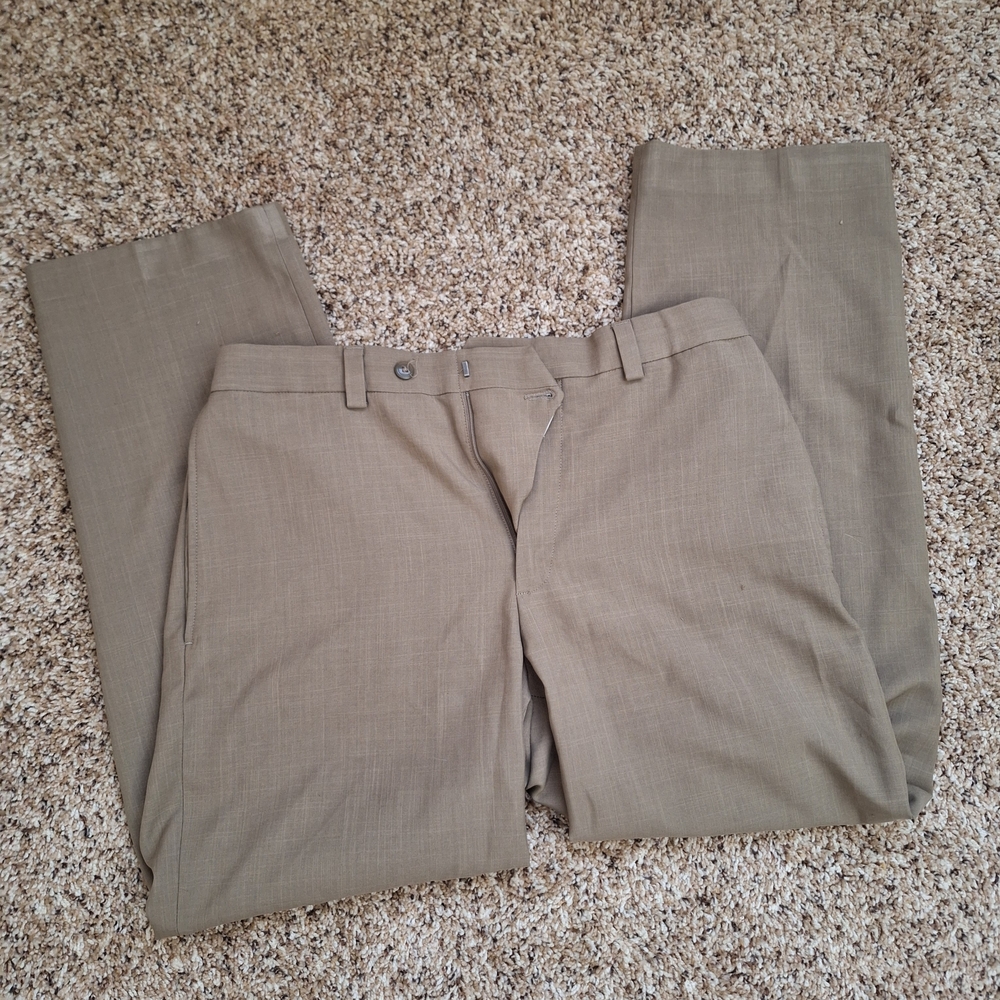 Haggar Tan Khaki Flat Front Dress Pants Slacks - 32x30